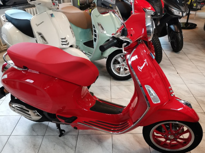 Vespa Primavera 125 red bazar