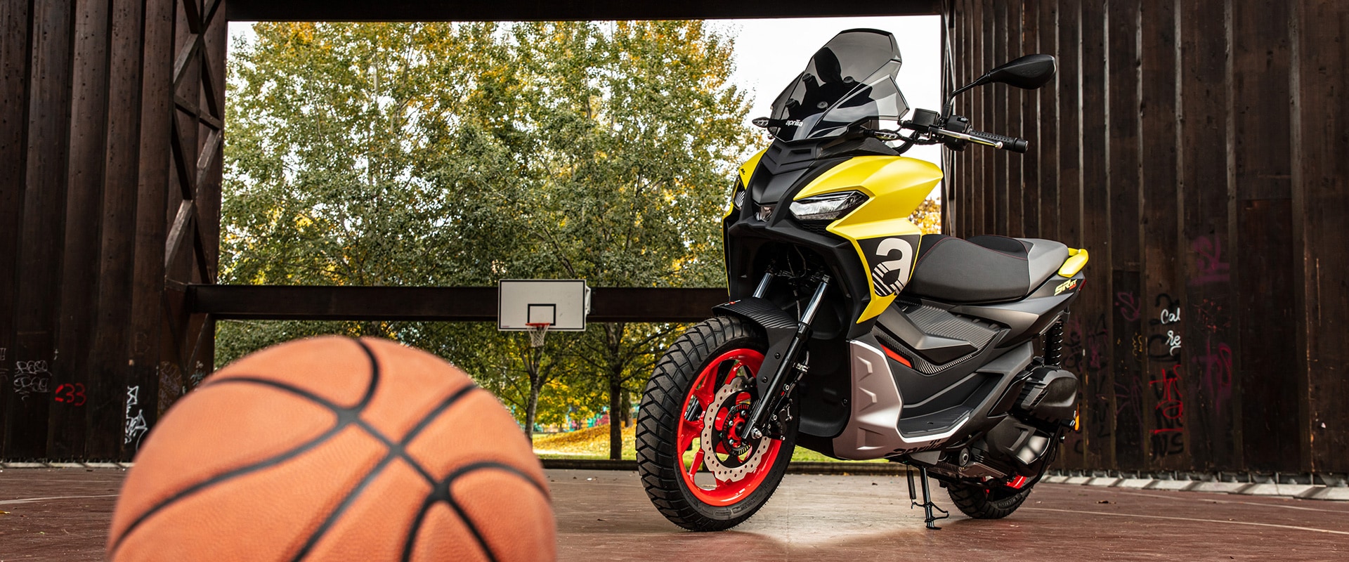 Skůtry Piaggio 1 Skůtry Aprilia SR GT